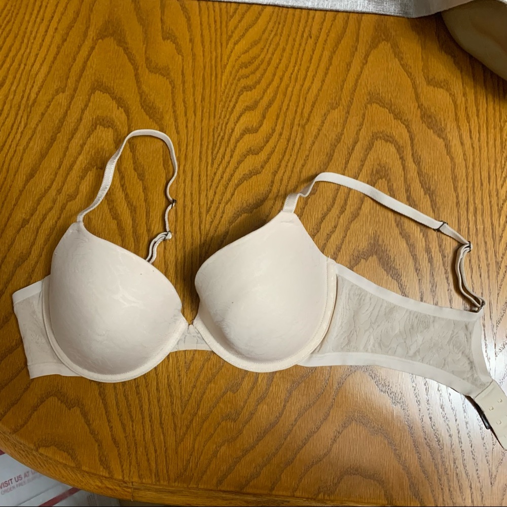 Simply Vera Vera Wang cream bra. Size 34C.